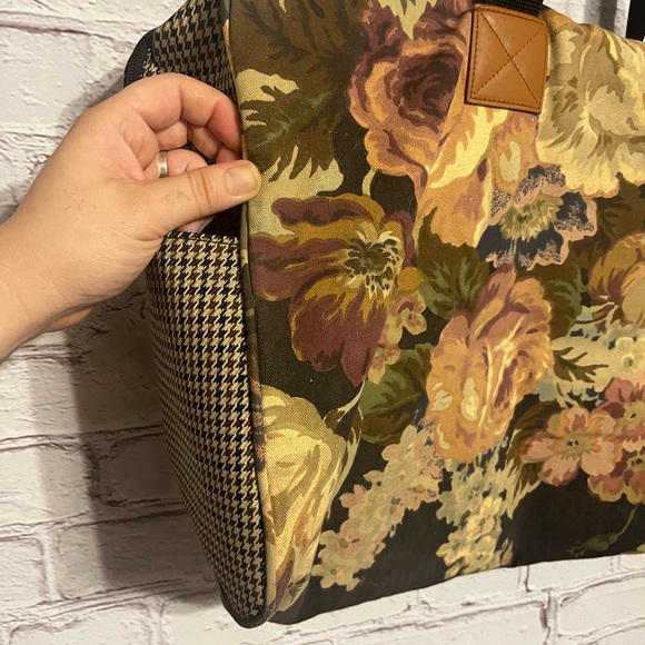 Vintage Print Weekend Bag - Picture 2 of 11